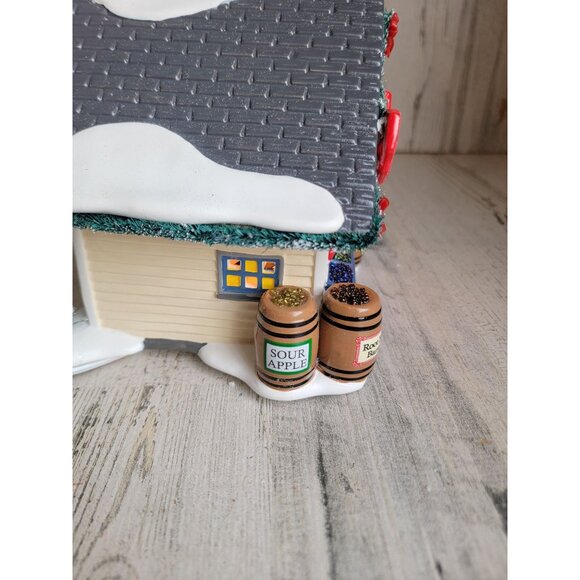 Dept 56 4030738 The Sweet Spot farmer's holiday market village - Picture 5 of 8